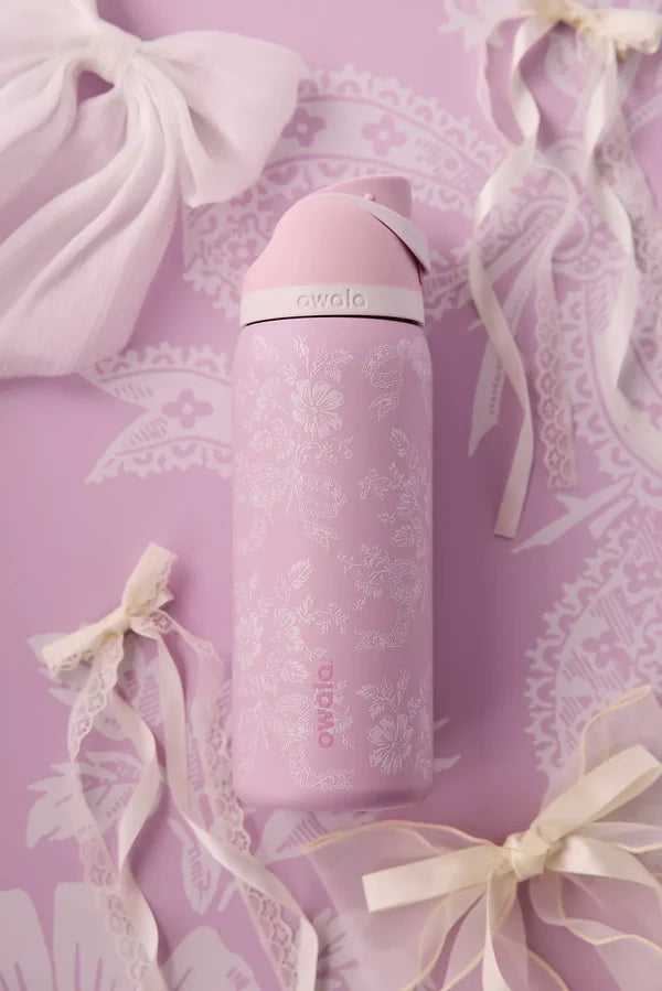 Owala UO Exclusive Ribbon Toile FreeSip® 0.9L / 32oz Water Bottle