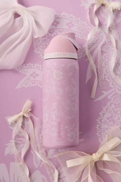 Owala UO Exclusive Ribbon Toile FreeSip® 0.9L / 32oz Water Bottle